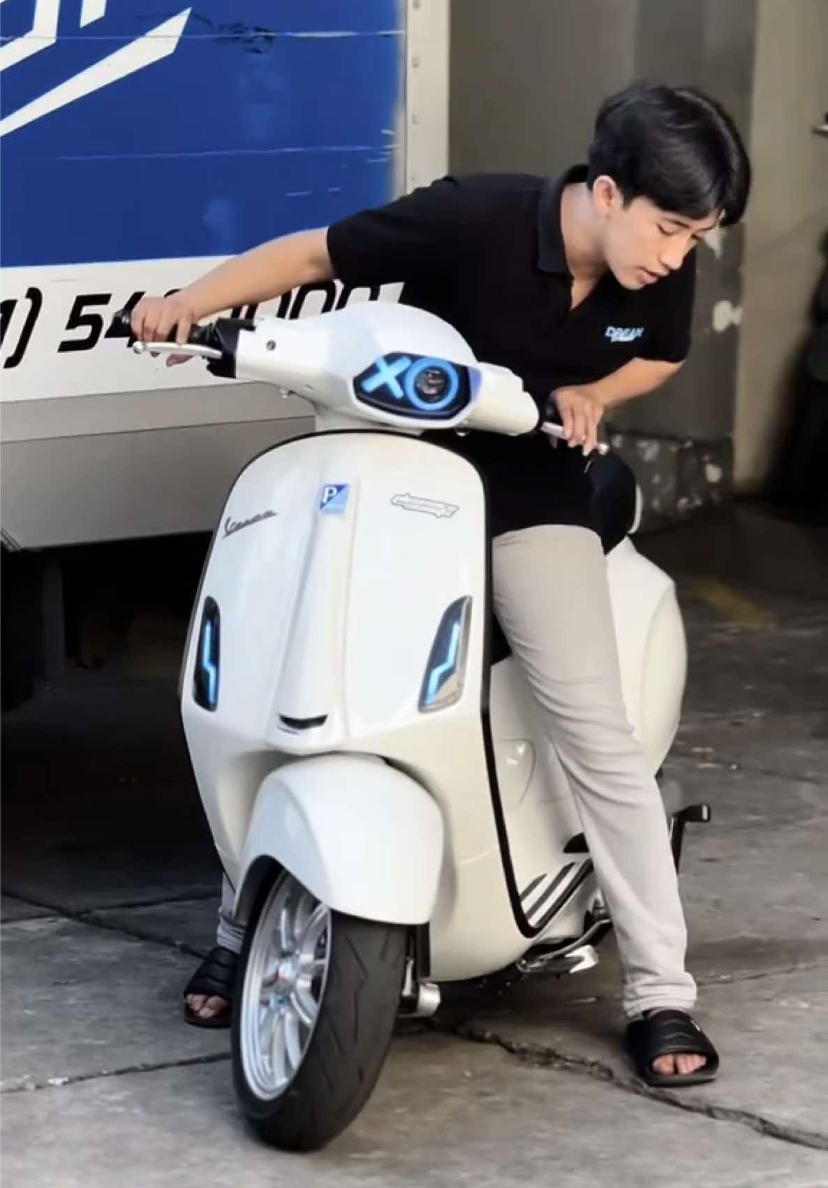 sprint s white modif cakep banget, more info wa 083150360807#vesmet #sprints#vespamatic#fyp 