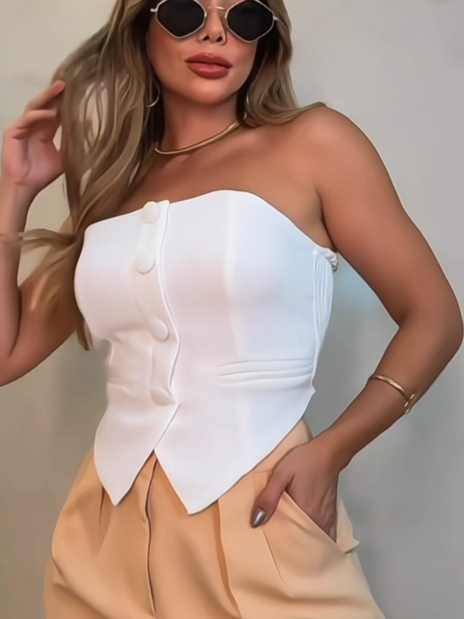 ID 👉 AFE-QPB-WMX🚨Shopee  Top Cropped Sem Alça Estilo Colete Com Lastex nas Costas Botões Forrados Alfaiataria🤍 Estiloso Não É?! Para acessar esse Look basta por o ID no buscador Shopee #top #cropped #coletefeminino #faschionstyle 💥Siga a página para ver mais Looks 💋 