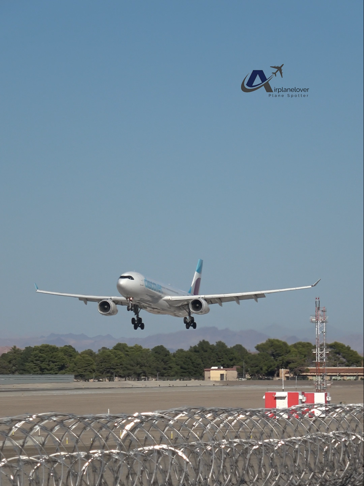 Airbus A330-343 | *DISCOVER* landing at Las Vegas#las #lasvegas #airbus #a330 #airbusa330 #discover #planespotting #avgeek #aviationlovers #aviationgeek #aviation #aviationtiktok #aviationdaily #planes #planespotter #aviationlife #plane