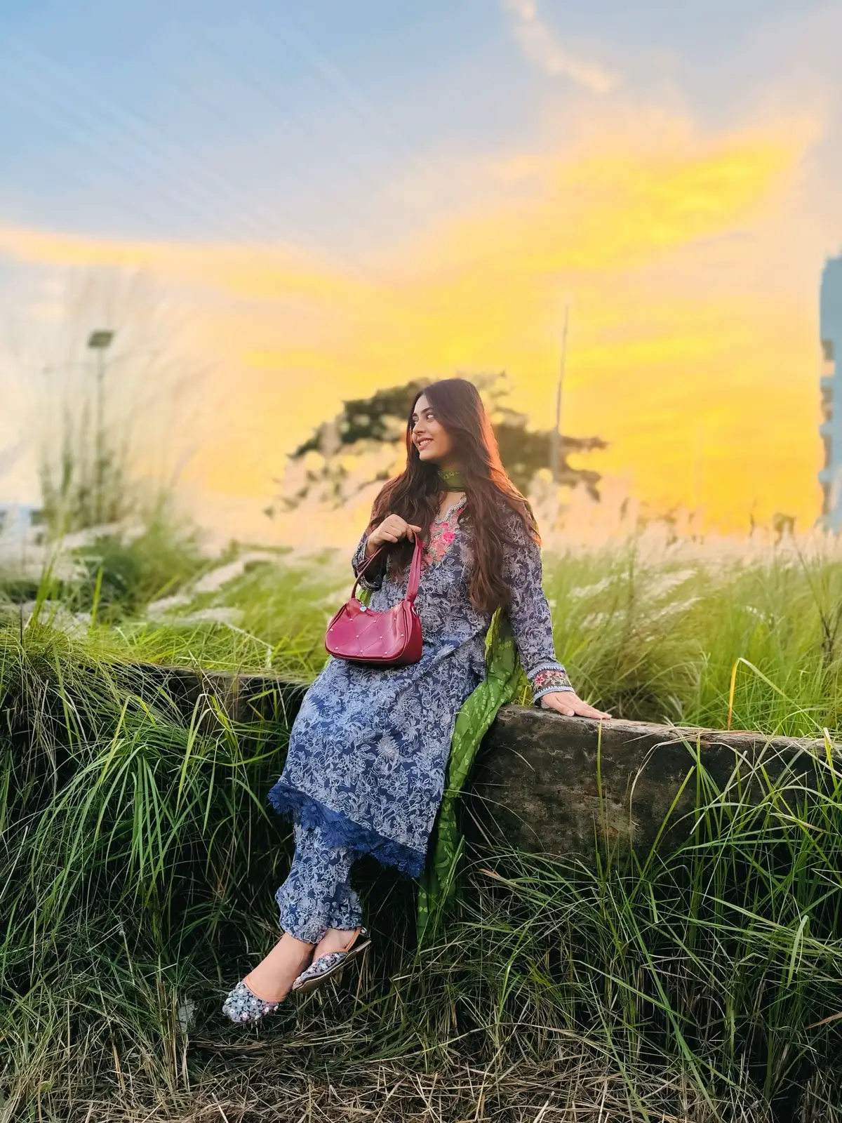 অনুভূতি গুলো অপ্রকাশিত অবস্থাতেই ভীষণ রকম সুন্দর, প্রকাশ করলেই হারিয়ে যায়।❤️‍🩹🌿