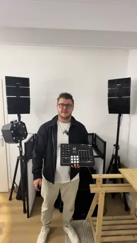 Présentation du contrôleur ILS Command de chez @chauvet_dj 🎧🔥 Si tu veux découvrir toutes ses fonctions, abonne-toi et like la vidéo ⚡ #chauvetdj #ilscommand #djsetup #djlife #djfrance       