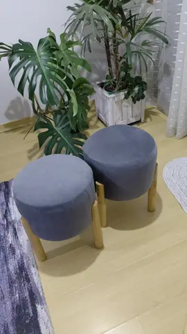 Esses banquinhos são ótimos para o descanso de pés ou para deixar em um cantinho para qdo vc receber mais pessoas. #kit2banquinhos