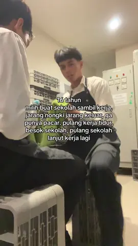 dibawa enjoy aja #fyp #4u #casual 