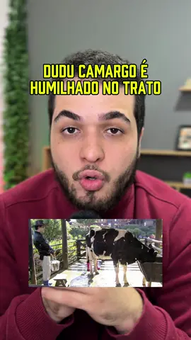 Dudu Camargo é humilhado por Carol e Rayane durante trato da vaca em A Fazenda 17! #afazenda17 #afazenda #realityshow