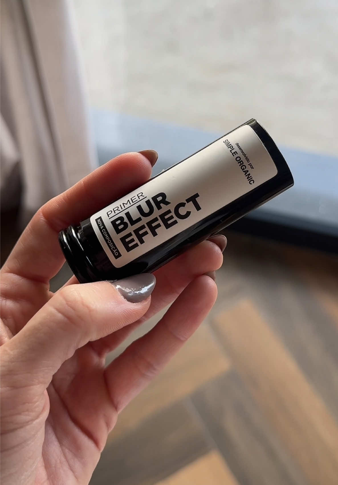 Benefícios do produto: • Reduz a aparência de poros dilatados • Suaviza linhas finas • Controla a oleosidade do rosto por até 8 horas • Deixa a pele com aspecto aveludado e uniforme • Enriquecido com Niacinamida purificada, que hidrata e reduz manchas • Dermatológicamente e clinicamente testado #SimpleOrganic #blureffect 