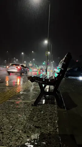 📌 Dışarda yağmur var aldırmıyorum..