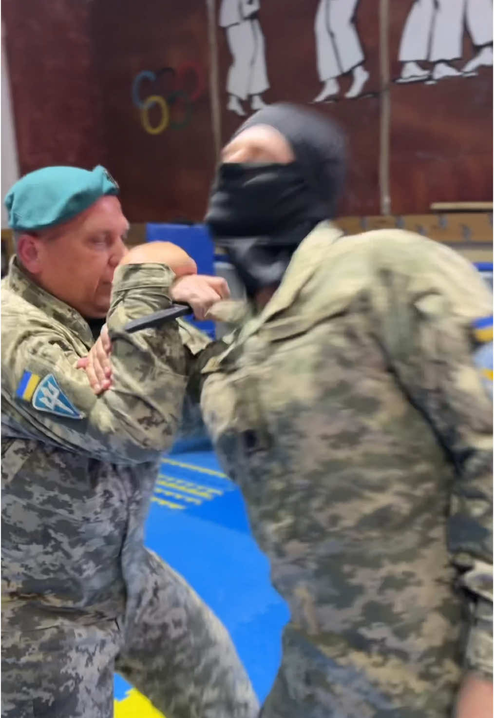 Армійський рукопашний бій Важелі на лікоть вперед та назад від правобічного удару зверху #армійськійрукопашнийбій #САМБО #БАрС #ВВНЗ #