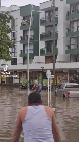 MIENTRAS TANTO AYER EN LAS INUNDACIONES DE DOSQUEBRADAS! 😁😅😂 #fyp  #fyppppppppppppppppppppppp  #viral  #dosquebradas 