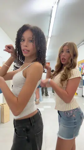 love this dance omg 🤭🤭 @Nayeli ✝️ #dance #trending #dancetrends #fyp #milkshake 
