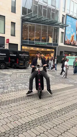 Wer will mitfahren?😁 #nicoduscht #comedy 