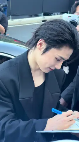 092725 #i_n of @Stray Kids in milan, italy for #bottegaveneta at #milanfashionweek SS2026 #yangjeongin #straykids 