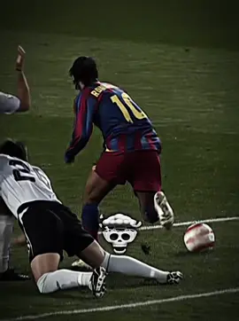 The best dribbler of all time 🧙‍♂️ 🇧🇷 | #v1ntageftb #ronaldinho #fyp #viral 