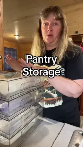 This is the best hack for storing all different sizes of Ziploc bags. These Vtopmart clear acrylic storage drawers are sturdy and clean looking on my pantry shelf. No more ugly boxes! #KitchenHacks #pantryorganization #storagehacks #pantry @VTOPMART-US 