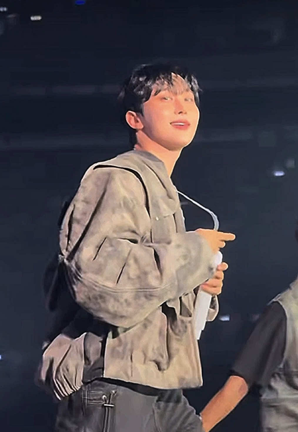 POV: Seungkwan aka your man, looking for you in the crowd. When he saw you, he can’t help looking back at you twice😳🥹 250927 NEW_ in Hongkong a little bit of delulu for the day 💓#seventeen #seungkwan #foryoupagе #fyp #booseungkwan 