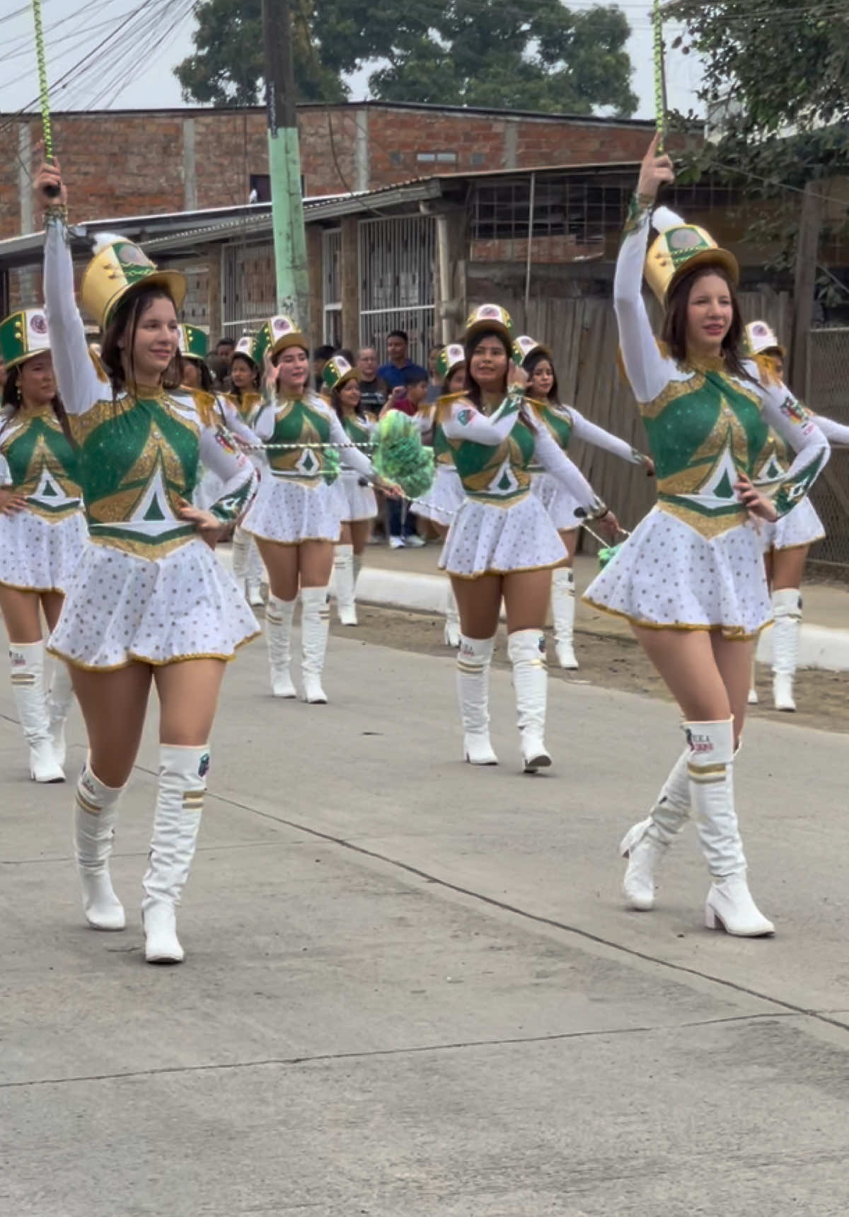 Lindas Gemelas 🥰✅#bastoneras #choneralinda❤💕💕😍 #cheerleader 