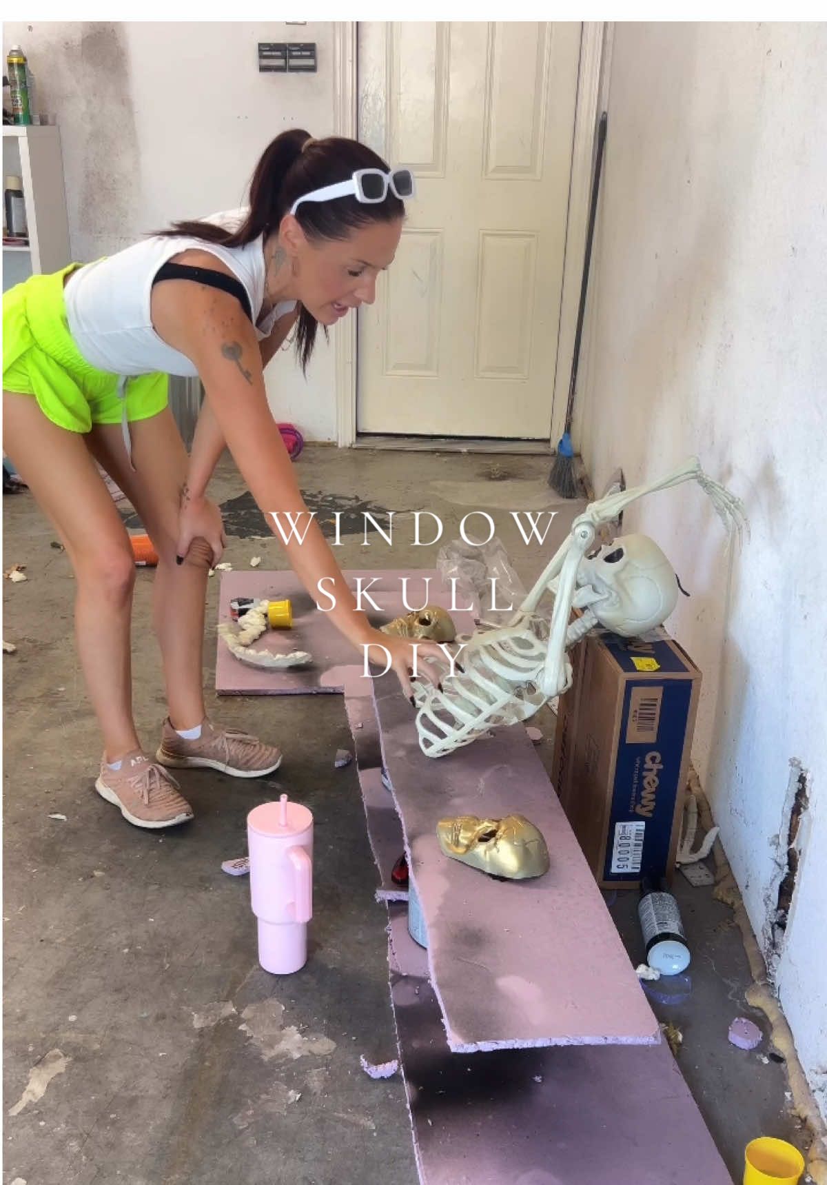 DIY Skeleton Decor for Halloween #halloween, #skeletondecor, #spookyseason, #diyhalloween, #halloweencrafts 