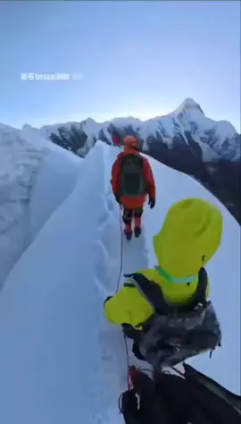 🇨🇳 A man in his 30s died on Nama Peak in Sichuan, China, after reportedly untying his safety rope to take photos near a crevasse.  Witnesses said he slipped without an ice axe, slid over 200 meters, and disappeared from view. Authorities are investigating the incident.  Nama Peak, at 5,588 meters, is a moderately difficult but technical sub-peak of Mount Gongga that attracts many climbers.🙏