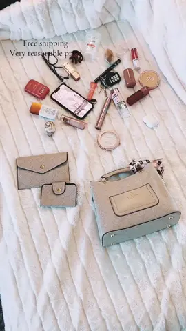 With this bag you get the perfect combo of classy and convenience ✨💎🤍#fyp #pushpa #purse #handbag#classybag