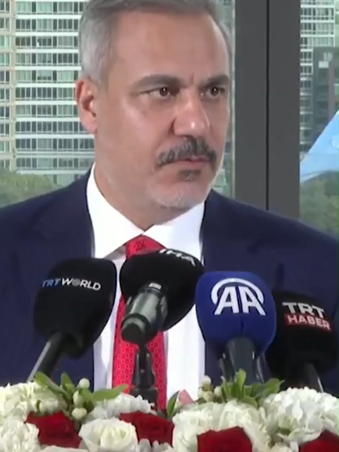 Dışişleri Bakanı Hakan Fidan: ▪️KAAN’ın motorunun lisansı durmuş durumda. ▪️ABD ile ilişkide sınırlamanın olması bizi uluslararası sistemde başka arayışlara itecek. ▪️ABD'nin, Baykar'ın ABD içinde bir üretim alanı olabileceği ve bu teknolojiden istifade etmesi talebi var. #hakanfidan #catsaa #kaan #abd #baykar