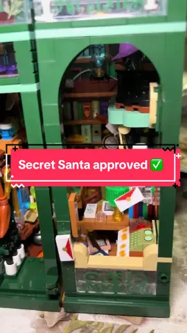 🎄✨ Give the gift every book lover actually wants! The DIY Owl Station Building Block Book Nook turns any bookshelf into a magical holiday scene. It’s relaxing to build, cozy to display, and the perfect unique Christmas gift under $50 for readers, collectors, and fantasy fans. 🦉📚 #OwlStationBookNook   #tiktokmademebuyit   #giftideas   #holidayhacks   #tiktokshopcreatorpicks  