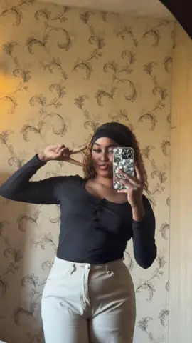 Mirror says I’m the vibe 😁👉🏼👈🏼🤭 #fypシ゚ #tiktokviral #SABBY #foryoupage 