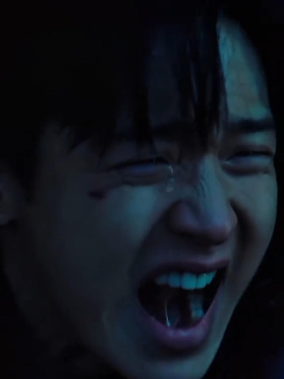 Foi simplesmente o dorama mais surpreendente e magnífico que já vi na vida. Fiquei passada com cada plot que aconteceu no final e olha que o que mais me chocou acabou nem sendo o plot com o vilão 