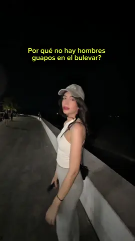 Por qué no hay hombres guapos aquí? 🥹 @Zadia Bisbal   #fyp #amigas #hombresguapos #humor #parati 