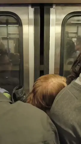 Actualmente el Metro Ciudad de México 🇲🇽 vive una crisis de Mantenimiento por la falta de Responsabilidad por parte de los Directivos hacia la seguridad y bienestar de los Usuarios🚨🚨 Todos los días hay percances en el #MetroCDMX qué ponen en riesgo la Integridad de los Usuarios❌⚠️ ¿A quién le echarían la culpa las Autoridades si las puertas se abren por completo y alguien se cae?, por seguridad un Tren se debería bloquear al detectar qué el sistema de puertas no está cerrado al 100% #Metro #cdmx #mexico #visitmexico 