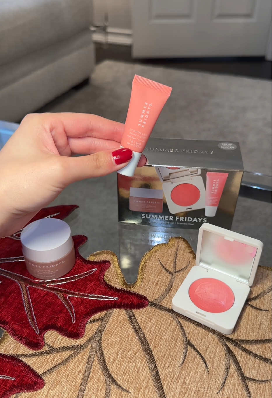 The new pink dewy set is so cute @Summer Fridays I am absolutely loving these #fyp #summerfridays #summerfridayslipbalm #lipbutterbalm #holidaygiftset 
