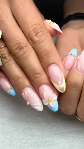 Bloom Baby Bloom 🩵🩷#nails#nailsdesign#nailsideas#nailsviral#trendynails 
