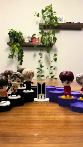 The wait is finally over 🥳! Remember the BTS project I was teasing? Well here is the final reveal 💜 I designed this custom display stand specifically for your McDonald’s TinyTan collection to keep your adorable biases safe and looking their best. There’s enough spaces for both the throwback and encore collection! It’s available now on my Etsy shop. Link in bio! #armybts #bts #btstinytan #tinytan #display 