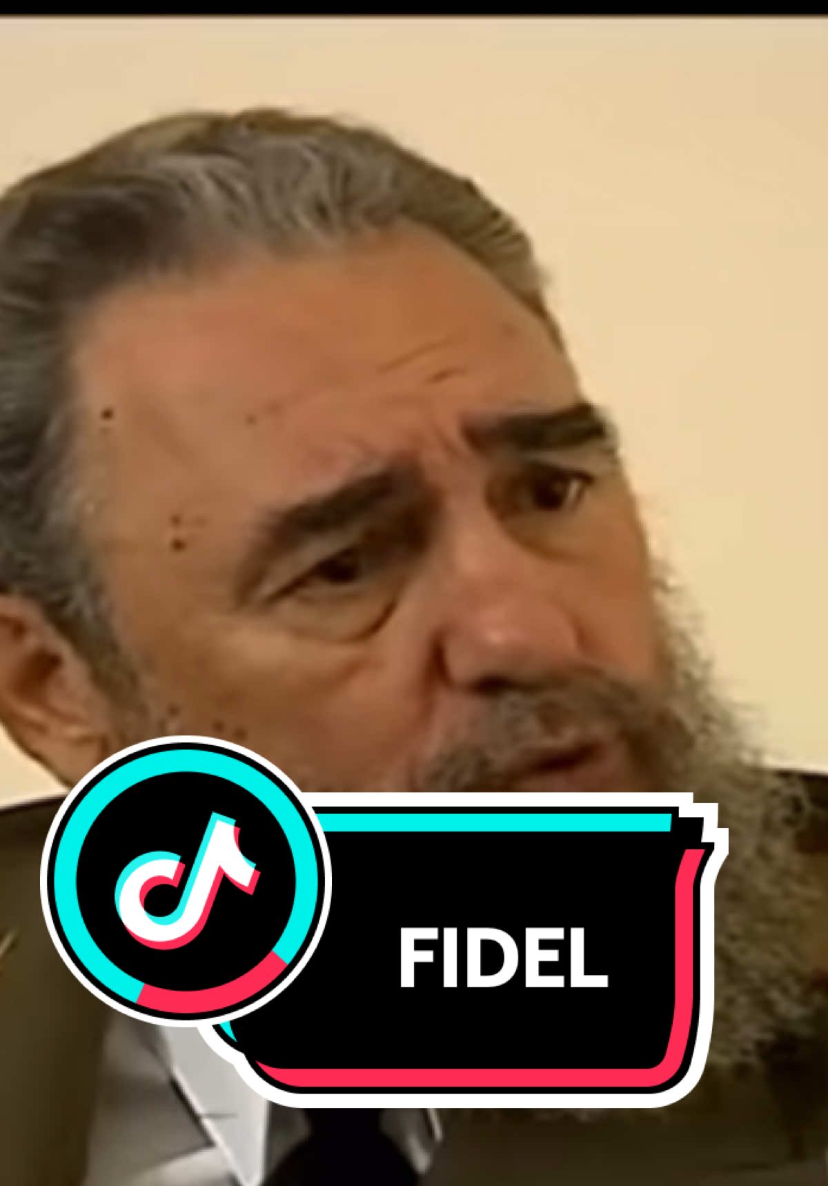 “Fidel Castro, líder de la Revolución Cubana, gobernó Cuba por más de 40 años. Figura polémica: para algunos un símbolo de resistencia, para otros un dictador.” #FidelCastro #Historia #Cuba #RevoluciónCubana #Comunismo 