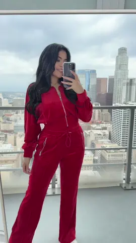 What can I say, red is my favorite color ❤️ @HeavenInStyle 