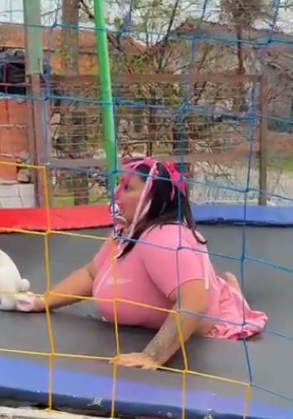 Nao sei oque ta melhor a cara de desespero ou os pulo da mariazinha kkkkkkkkkkkk #cosmeedamiao #giradeerê 