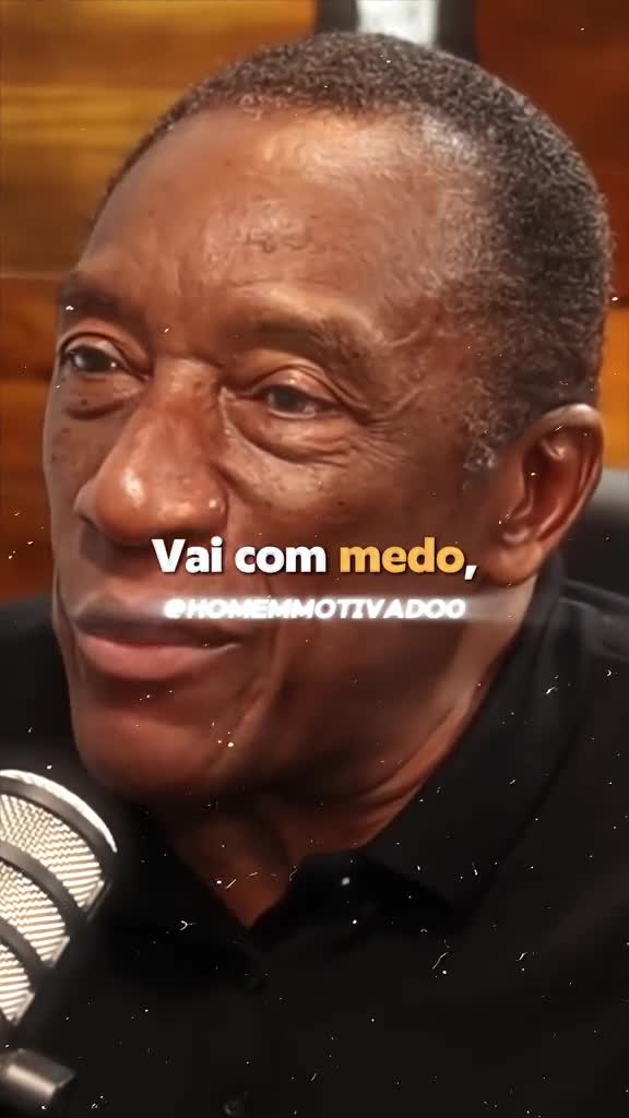 As pedras que aparecem no seu caminho não são para te parar. São os degraus que Deus colocou na sua frente para você subir para a próxima fase. Não é um obstáculo, é um impulso. Entenda isso e a caminhada fica mais leve. Abrace as pedras. Elas são a prova de que você está no caminho certo, subindo para onde merece estar. 💪🏾😉