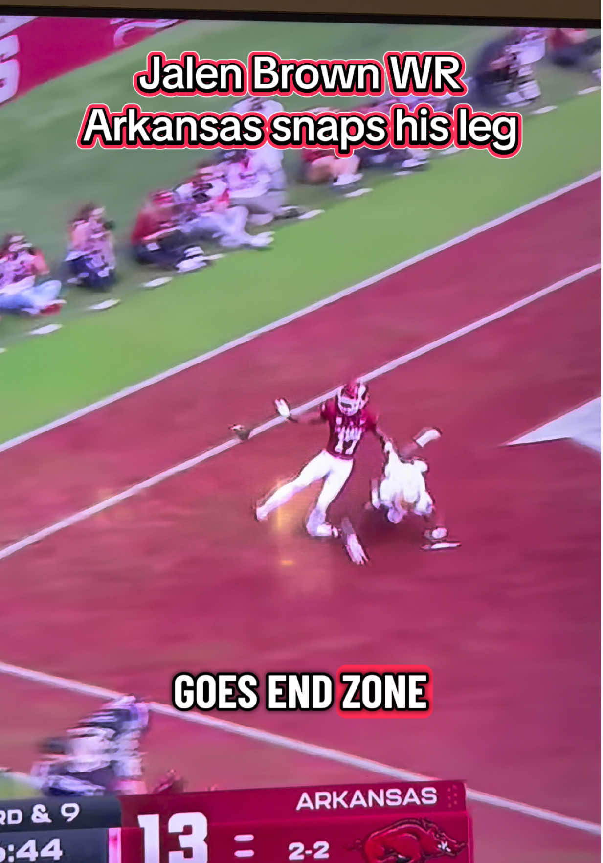 Jalen Brown for Arkansas snaps his leg #CollegeFootball #arkansasrazorbacks #jalenbrown 