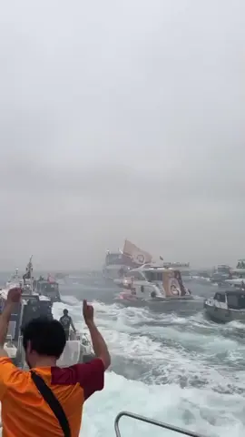 More than 50 boats with activists from 44 nations are sailing together toward Gaza. This is the largest civilian flotilla in modern history, a united effort to challenge the illegal siege and bring hope to the Palestinian people. 🇵🇸✊🏽🌊 #GlobalSumudFlotilla #BreakTheSiege #StandWithPalestine
