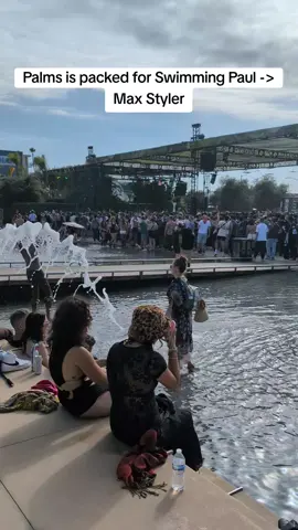 Only fountain space 🌊 #crssd #festivalseason #ravelife #edmtiktok #housemusic @CRSSD Festival @FNGRS CRSSD 
