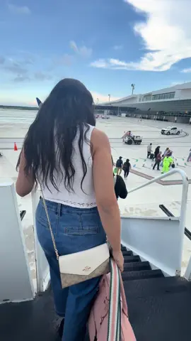 Me agarró la turbulencia 😂 #viral #volaris #caida 