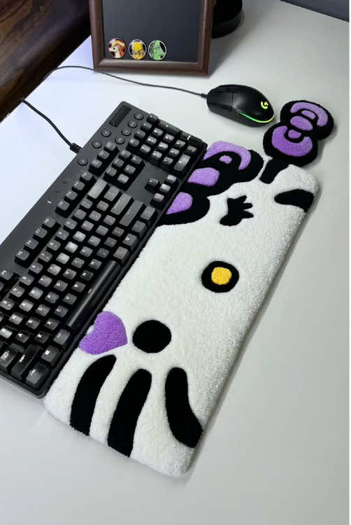 😍Hello Kitty keyboard rug is here!Cute vibes only! #hellokitty #keyboard #tufting #custom #gift 