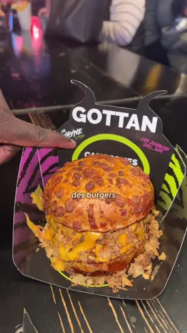 Le championnat d’Europe des burgers gourmets débarque à Paris pour la première fois ! 🤩😍🇫🇷 📅 Dates: jusqu’au 19 octobre  ⏰ Horaires: 12h-00h tous les jours  📍 Lieu: en face du parking de la vallée village  🚆: RER À station Val d’Europe  Entrée gratuite  💶 Prix des burgers : 12,95€ *invitation  #burgers #bonplan #championnatburger #ideesortie #quefaireaparis #sortiraparis #mangeraparis #whattodoinparis @TheChampionsBurger @thechampionsburger.eu 