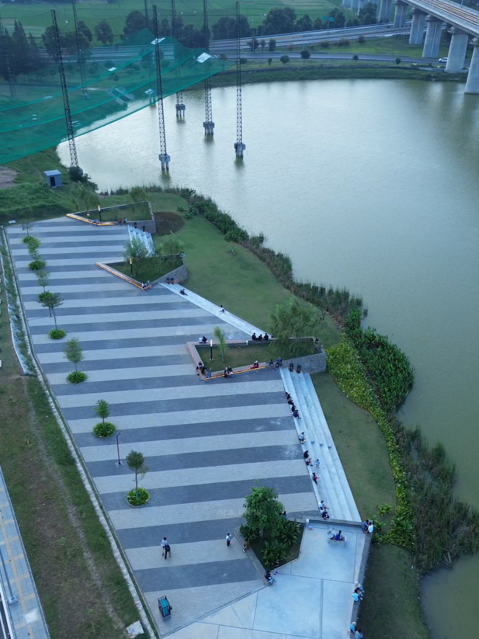 danau deltamas masih tutup tapi bisa masuk kalau jalan namun ada beberapa kendaraan yang masuk lewat pinggiran golf. #danaudeltamas  #tempatnongkrongcikarang  #fypage  #cikarangpeople  #creatorsearchinsight 