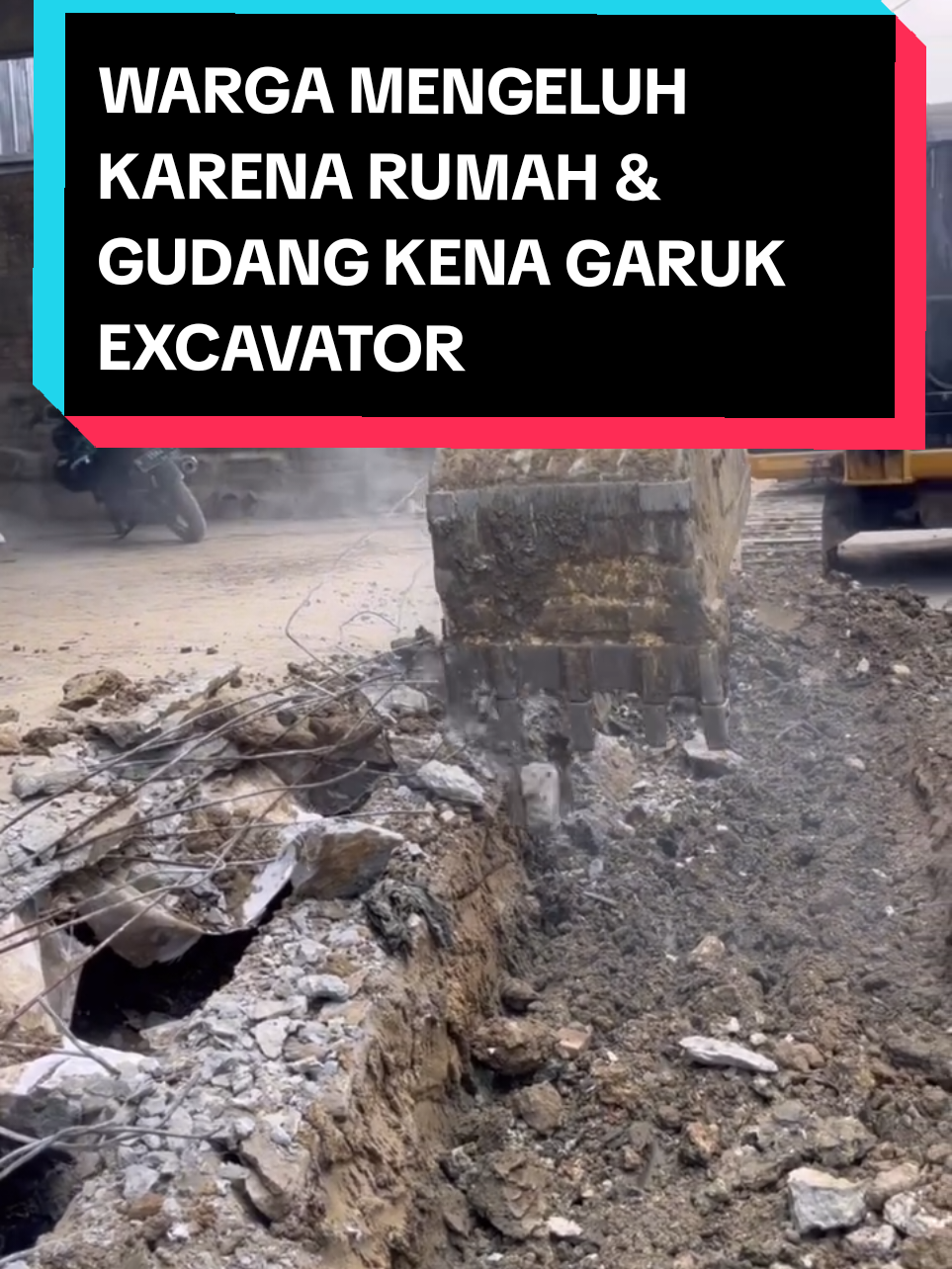 Warga Mengeluh Karena Rumah & Gudang Kena Garuk Excavator  #pati #pativiral #fypviral #viralvideo #foryoupage 