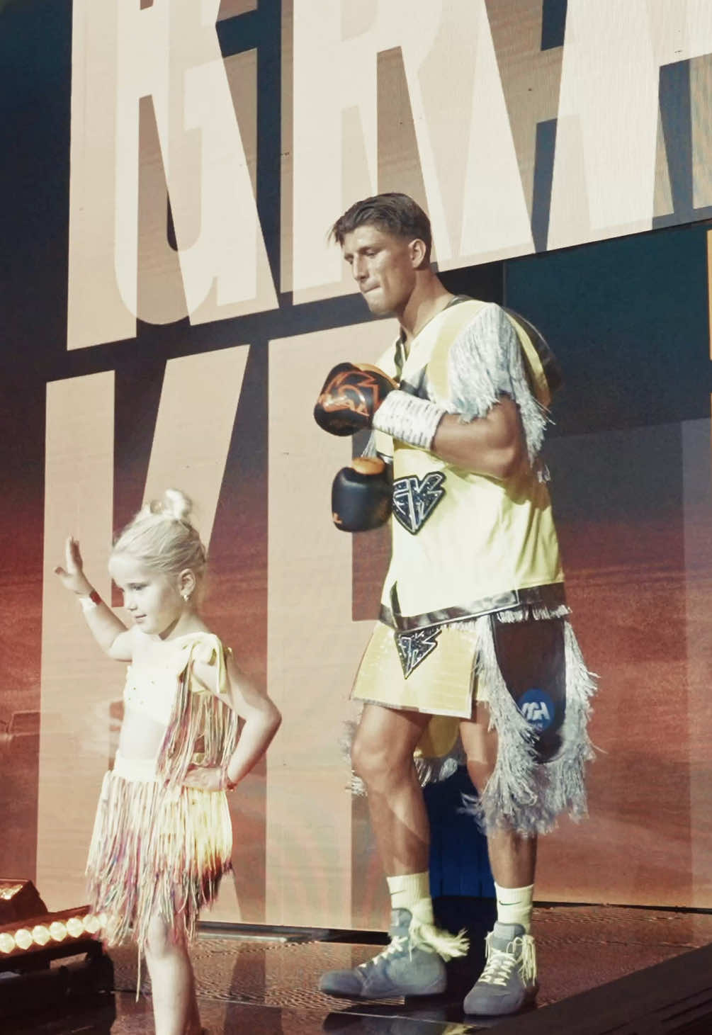 WE DID THE Shake body 🕺🏼💃🏼#ringwalk #fatherdaughter #dance #blxing #winning 