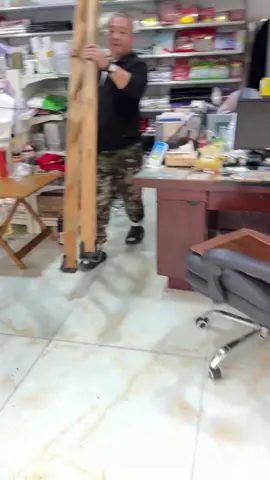 一天天的太有节目了 不是打孩子就是上房揭瓦 真是个不让人省心的猫妈妈 …#橘猫 #萌宠出道计划