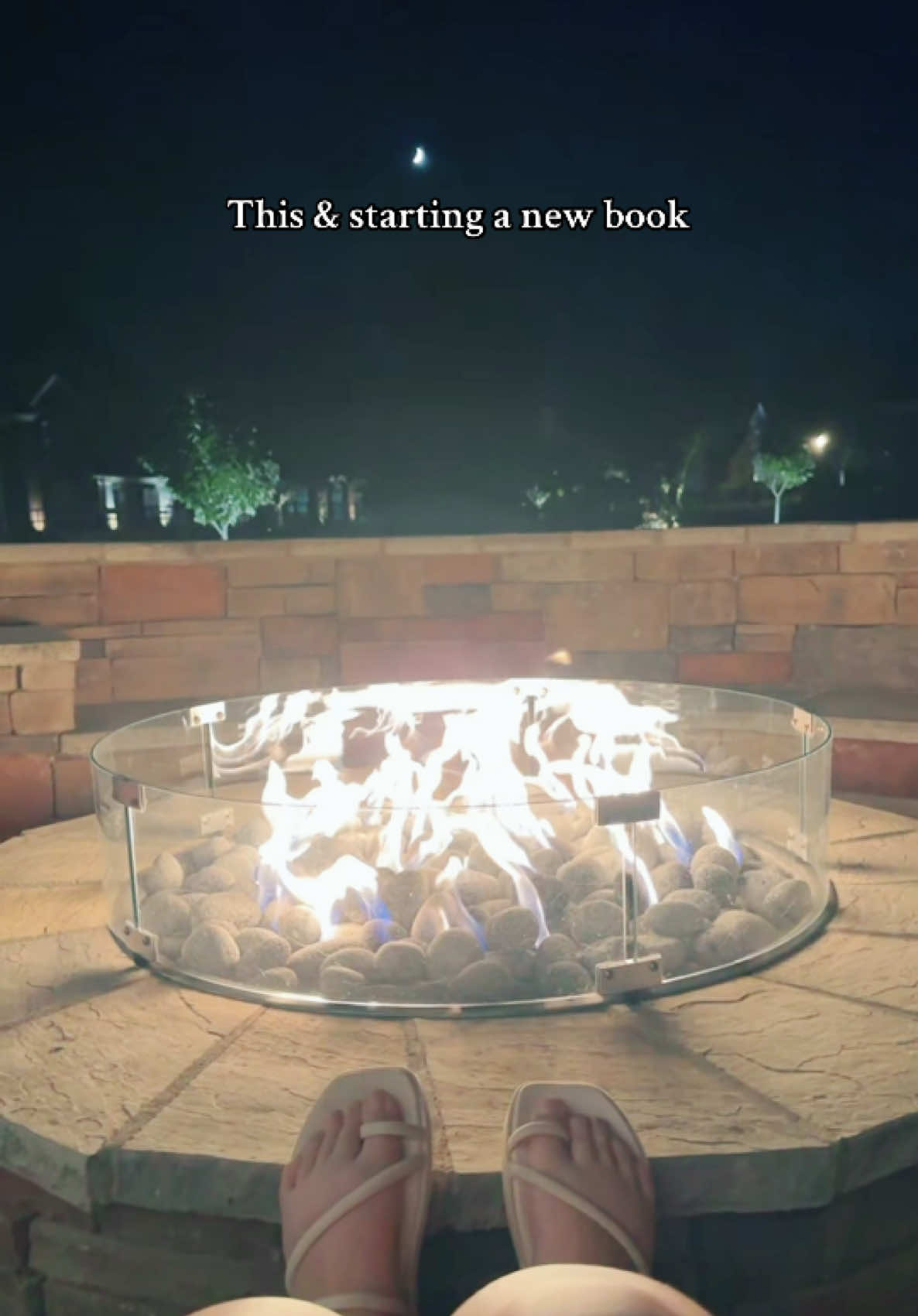 The trailer for the movie adaptation looks really good ngl so as a true bookworm I’m reading btw book before the movie comes out! #firepit #BookTok #booktomovieadaptation #regrettingyou #colleenhoover 