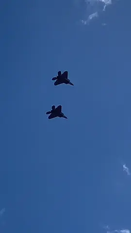 Twin F22’s #oahuhawaii #f22multiship