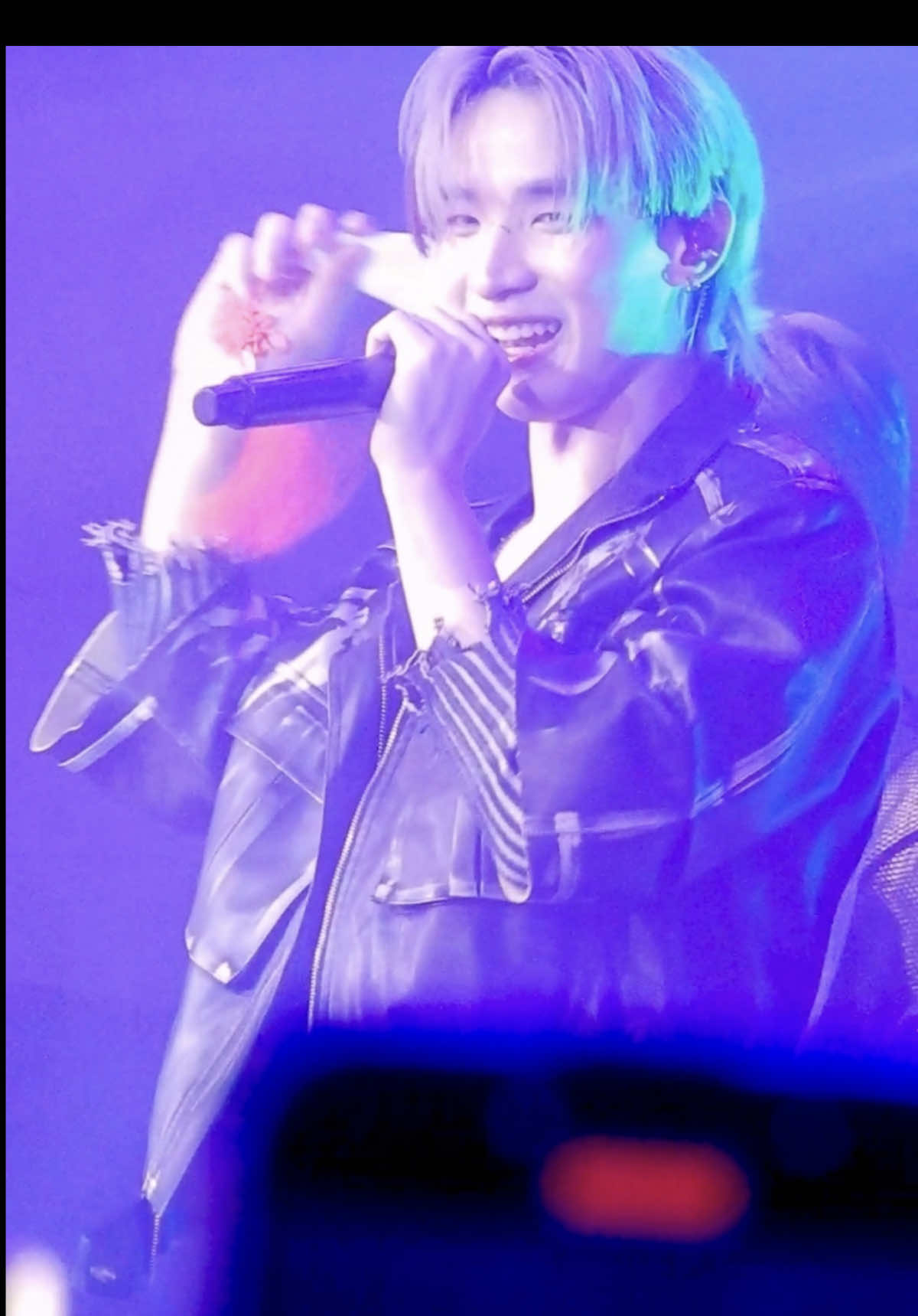 i feel like we’ve moved on too fast from hong’s jojowain ment yesterday 🙈😍 #LYKN #LYKNTOURxMANILA #hongshihoshi  
