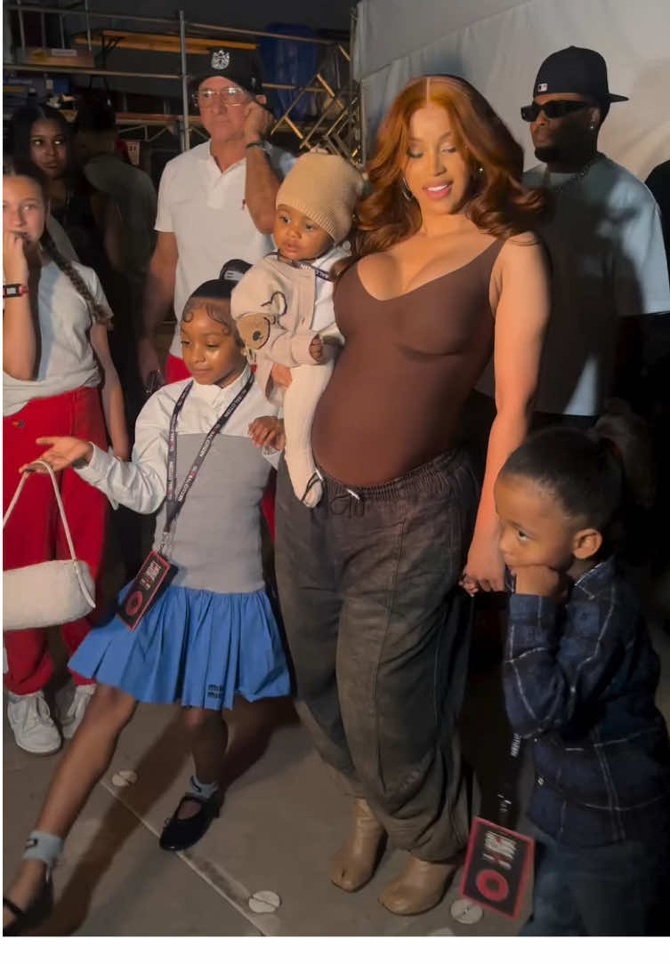Cardi B and her kids tonight in NYC after her performance at the Global Citizen Festival. 🥹💕 #cardib#fyp#foryou#viral#explore 