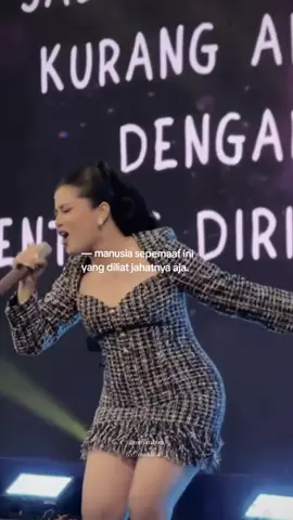 wkwkw orang ggamau liat pas kita sakit, mereka liat pas part kita muaknya aja @shabrina.leanor #shabrinaleanor #sembuhkembali #shabrinaleanorsembuhkembali #universalmusic 